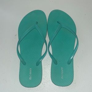 Old Navy Woman Flip Flops Sandals Summer Beach Size 8